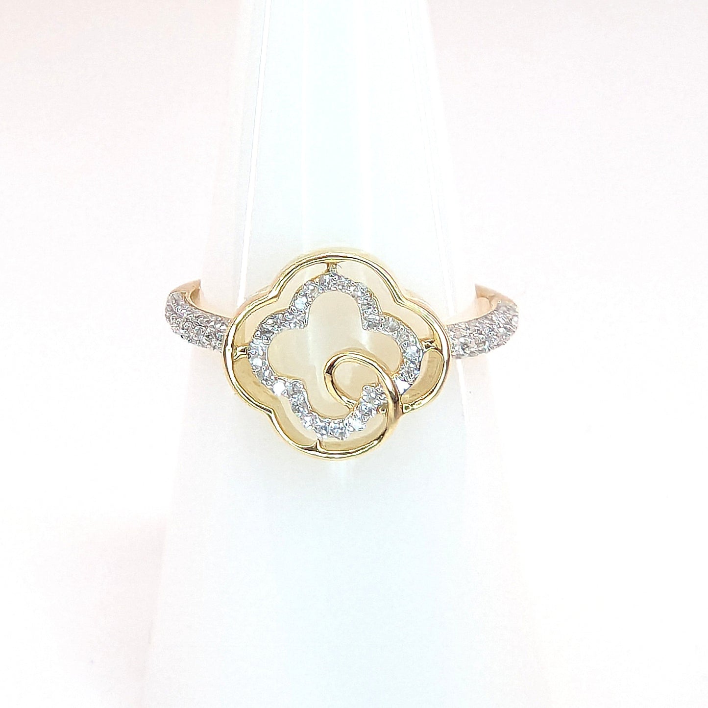 1/5 CTW Natural Diamond Clover Ring 10k Yellow Gold